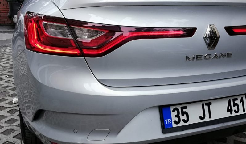 Yeni Renault Megane dolu